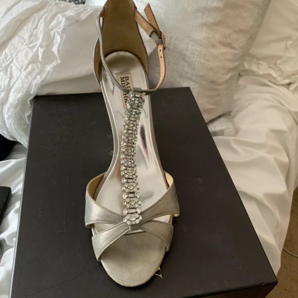 Badgley Mischka Romance II Pewter Wedge 9.5